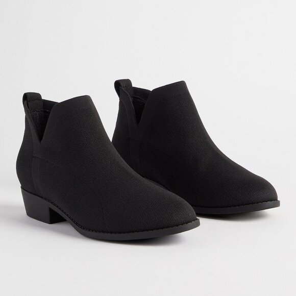 NWOT Torrid size 6.5 WW Black Side Dip Knit Bootie - Picture 4 of 4